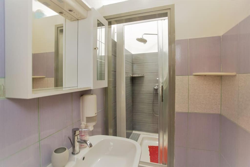 Apartman Den,Rovinj Oaza U Centru Grada I Besplatnim Parkingom Daire Dış mekan fotoğraf